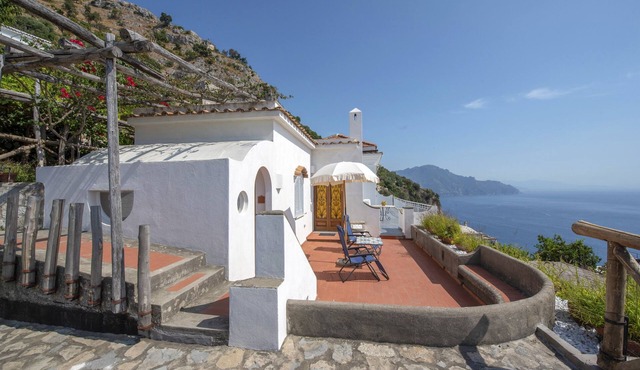 Villa Gilda: Elegance and Breathtaking Views Between Sky and Sea.