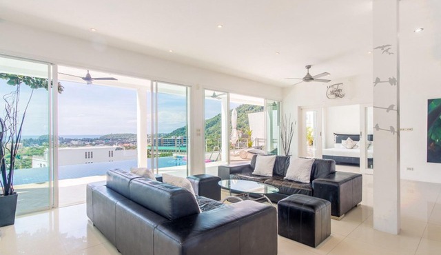 Villa Ginborn 5-bdr Pool Villa With Stunning Seaview 5 min drive to Kata Beach