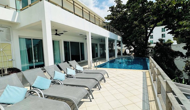 Villa Ginborn amazing 5-Bedroom Pool Villa w Seaview – 5 Minutes to Kata Beach