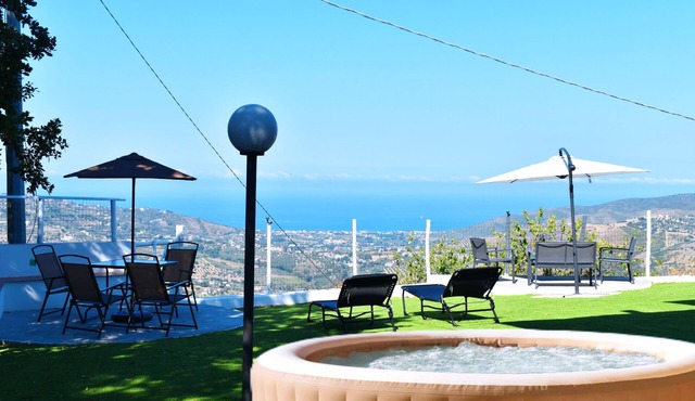 Villa with wonderful views: relaxation and comfort for families, couples and friends