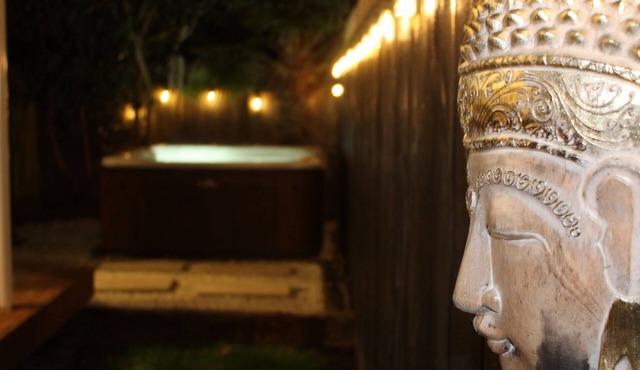 Warm fire, spa pool, comfy beds, relax and unwind in the heart of Havelock North