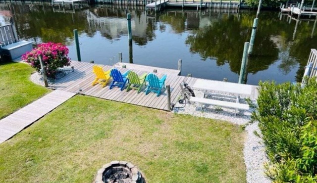 Waterfront! Game Room, Hot Tub, Kayaks, SUPs, Theater Room, Fire Pit, Dogs OK! in Kill Devil Hills