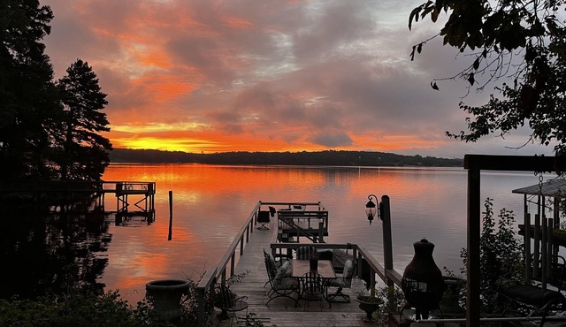 WATERFRONT: LAKE NORMAN Couples Hideaway