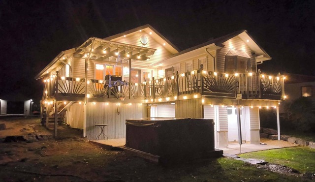 Waterfront with Spa | L’étoile filante in Saint-Zénon