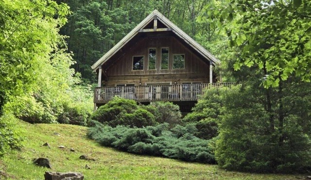 Whispering Waters Chalet: Mountain Loft Living with Hot Tub & Games