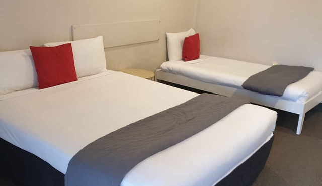 Woodlands Motel & Conference Venue