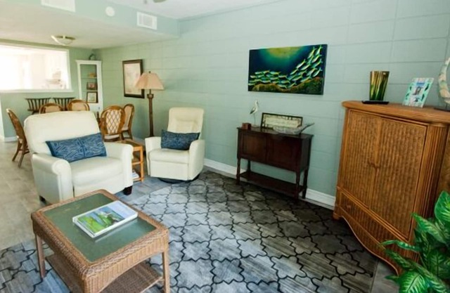 Great Forest Beach Villa - Minutes to the Beach and Coligny