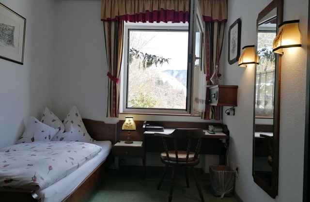 Single room with shower, WC - Hotel garni Landhaus Bürtlmair * in Mitterstoder