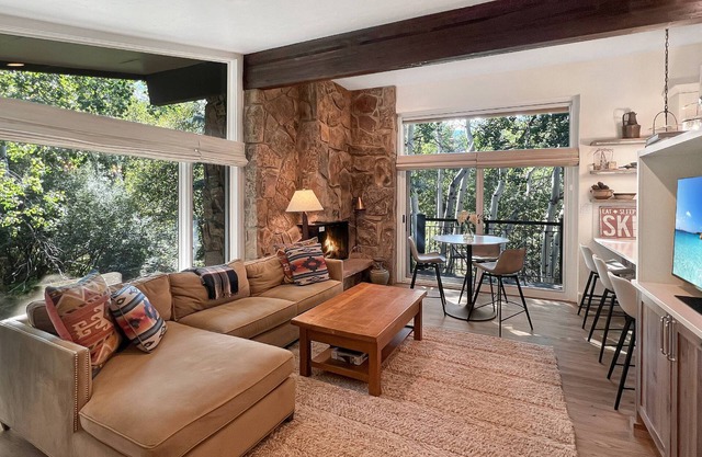 Summer in Snowmass! Bright Corner Condo w/Views, 2 Balconies, Pool/HT, Parking & Trail Access