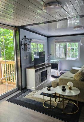 True House | Cozy Foldable Container Pipestem Getaway For 2