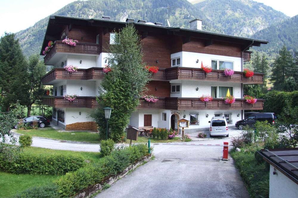 Bad Hofgastein Apartment | Holiday apartment with balcony and heating