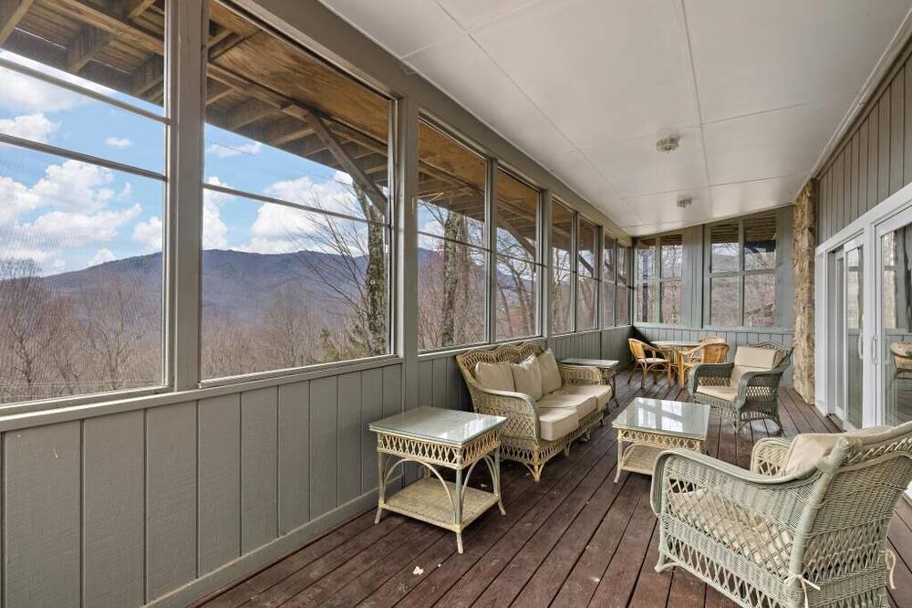 Seven Devils House | Mountain View, Pool Table, Deck, Game Room, Wet Bar