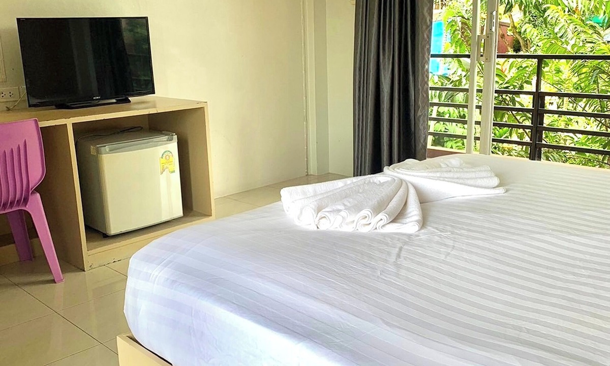 Chalong House | Forest Bungalows & Mama's Restaurant