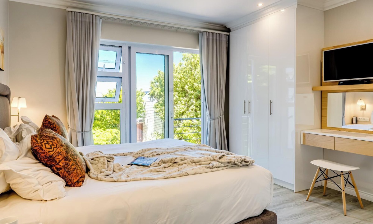 Camps Bay Apartment | Stylish 2 Bedroom Apartment in Camps Bay ASilvertide
