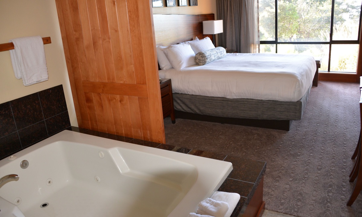 Carmel Highlands Condo | Indulge yourself in a spectaclar 2 bedroom unit at the Hyatt Highlands Inn.