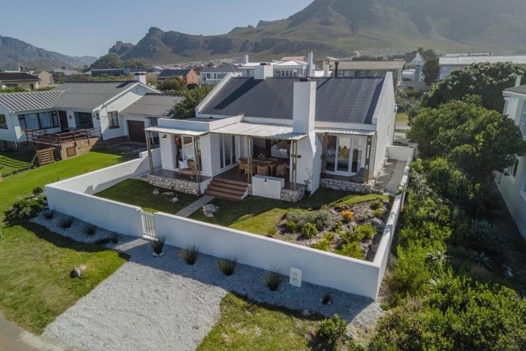 Kleinmond Apartment | Efcharisto Cottage Sea, Style & Serenity