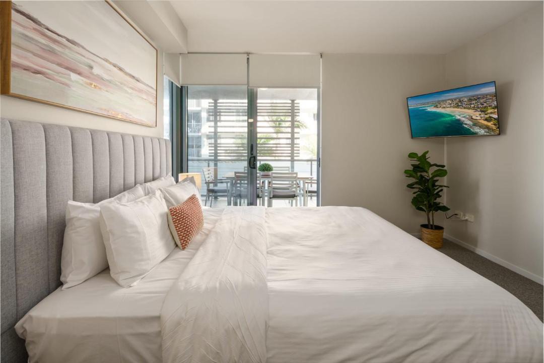 Kings Beach Apartment | Ocean Breeze Retreat: Kings Coastal Apartment