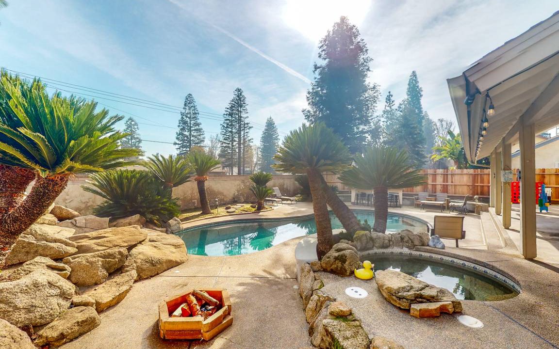 Photo of Outdoor in Raisin