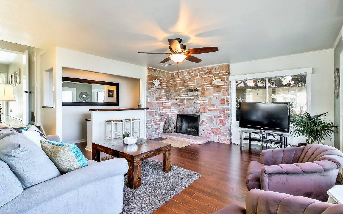 Photo of Livingroom in Monterey