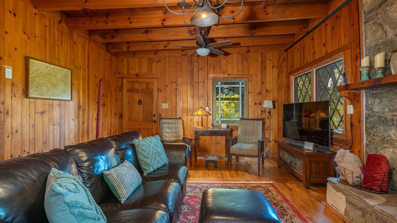 Photo of Livingroom in Spruce Pine