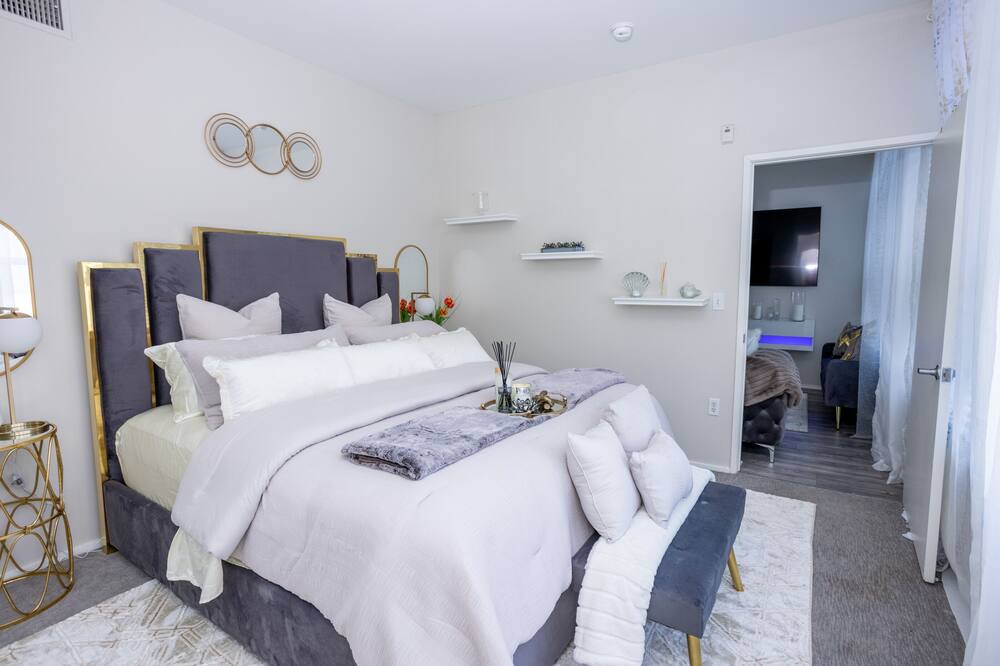 Photo of Bedroom in Mission Hills