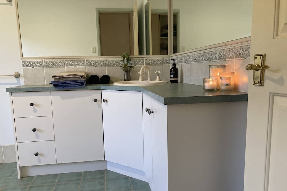 Photo of Kitchen in McLeans Ridges