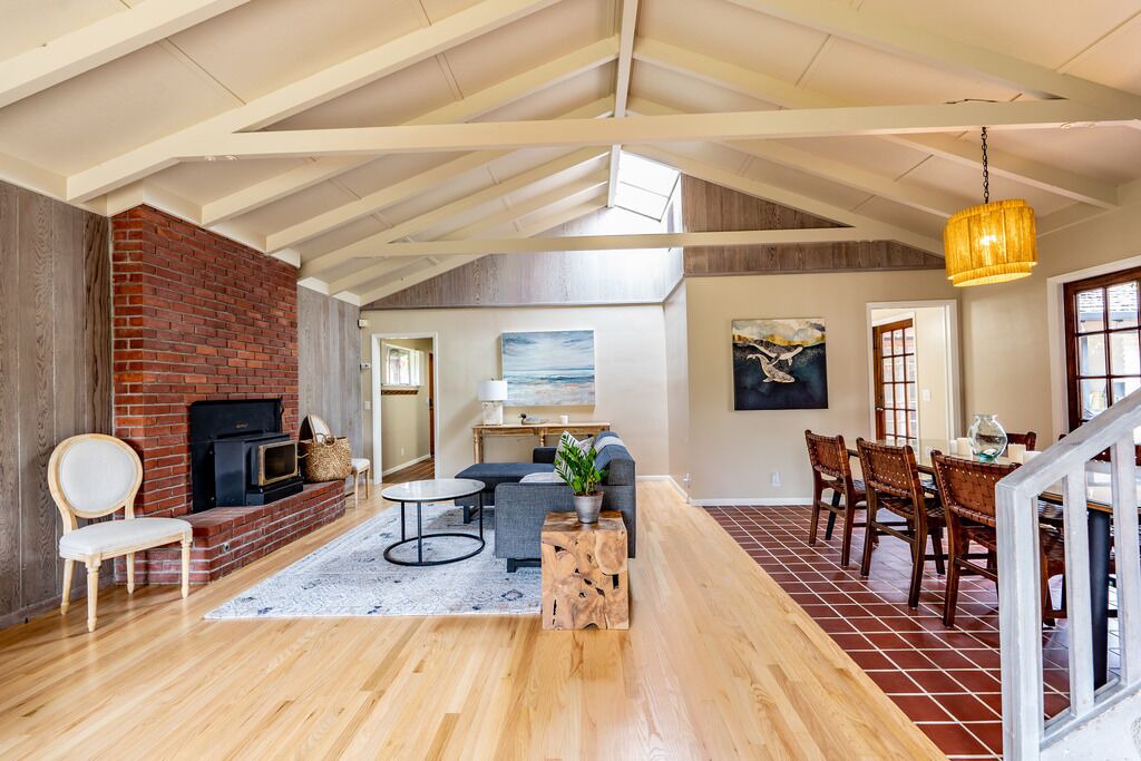 Photo of Livingroom in Mission Fields