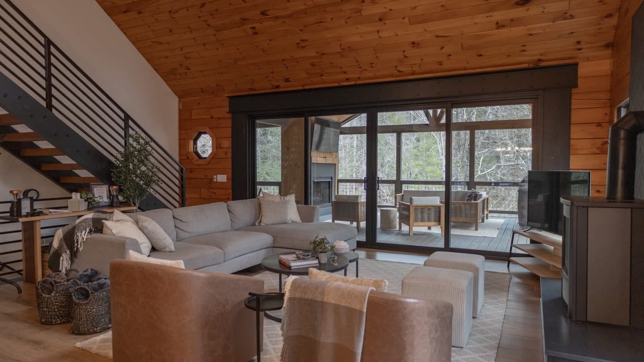 Photo of Livingroom in Cherry Log