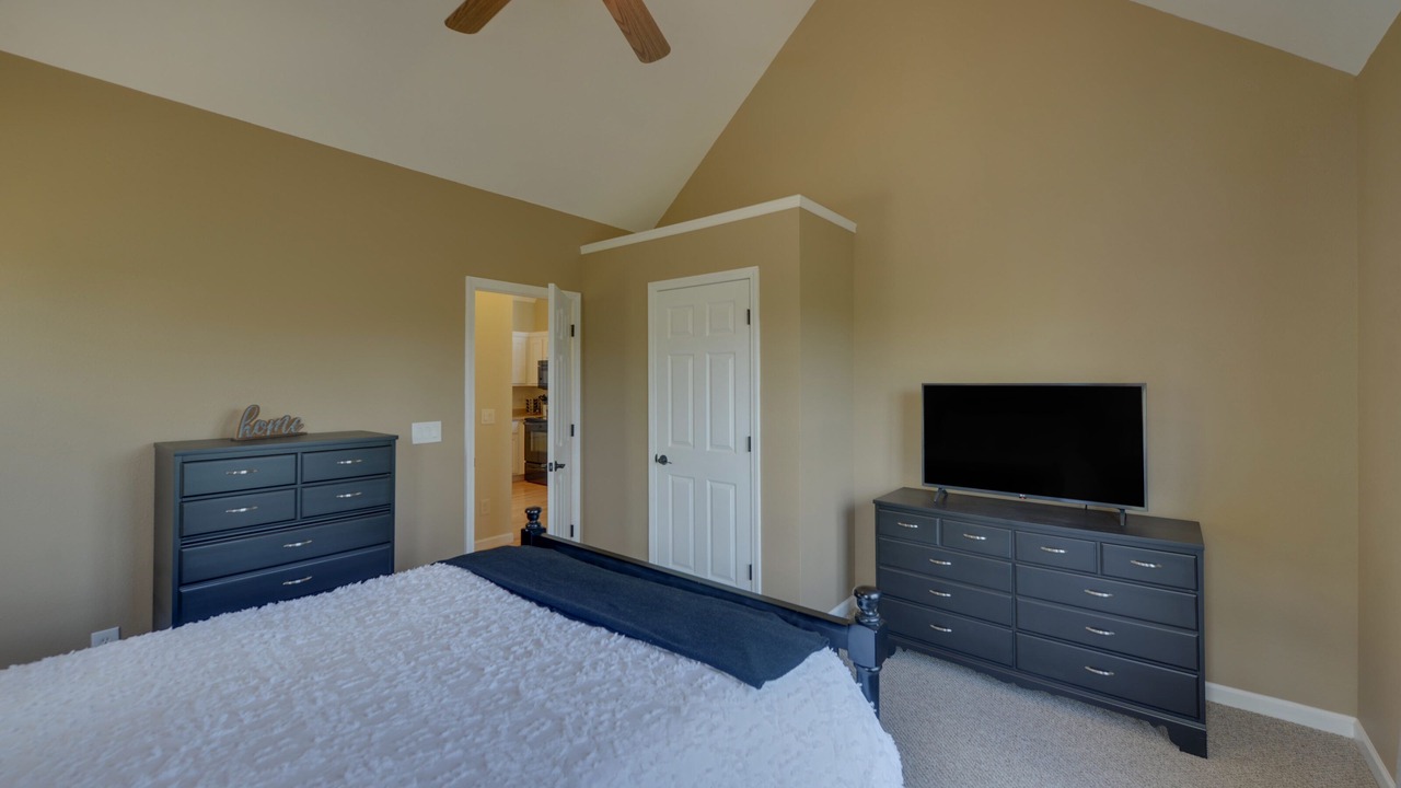 Photo of Bedroom in Blairsville