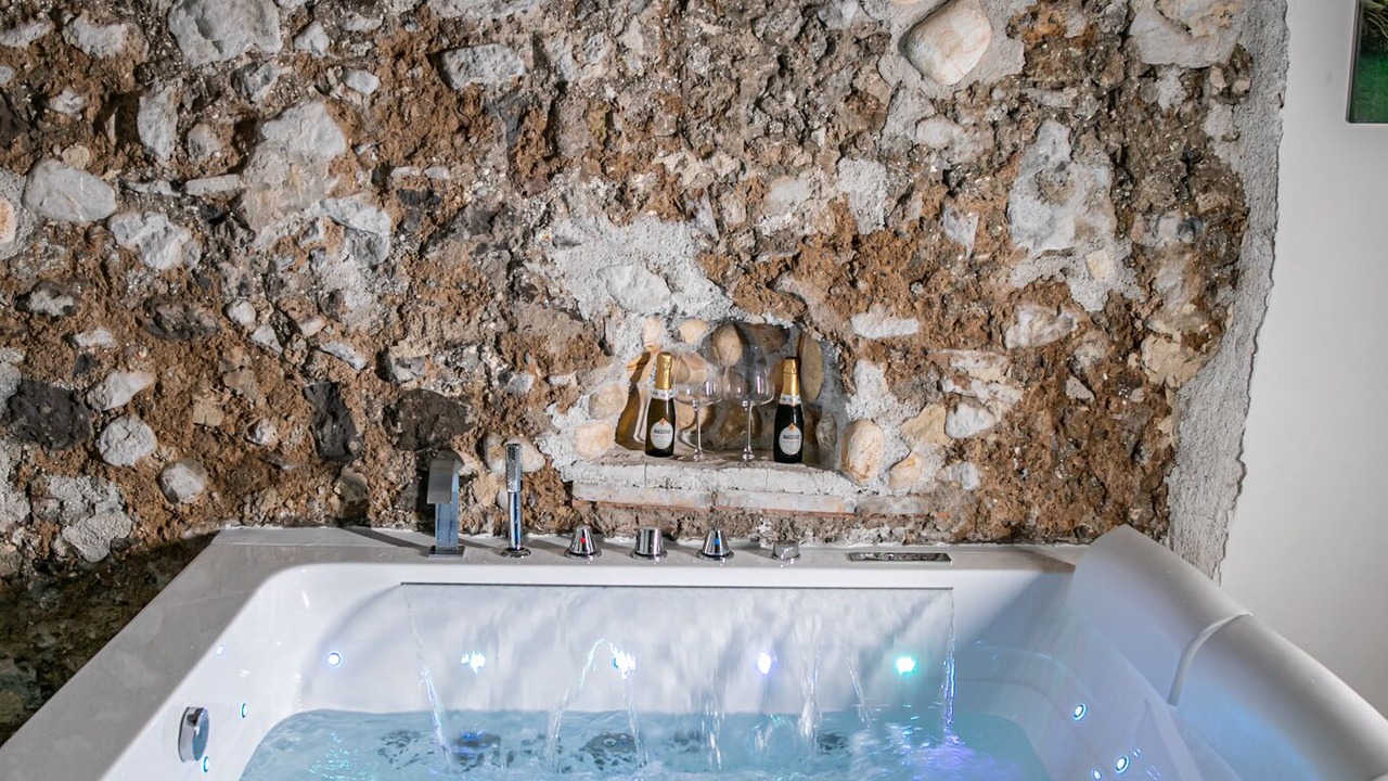Photo of Bathroom in Historical Downtown Salerno