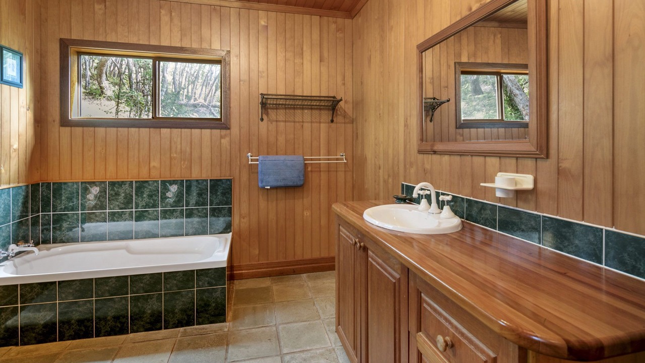 Photo of Bathroom in Point Lookout