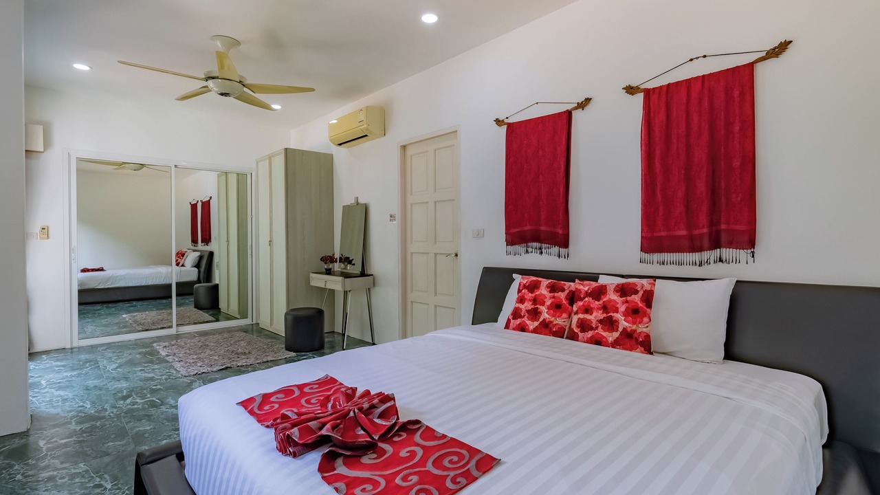 Photo of Bedroom in Chalong