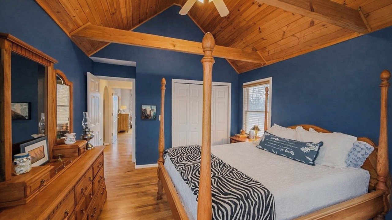 Photo of Bedroom in Walnut Mountain