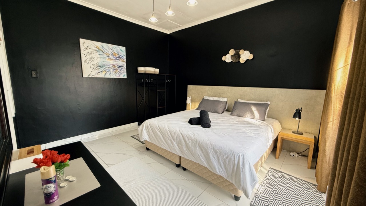 Photo of Bedroom in Lansdowne