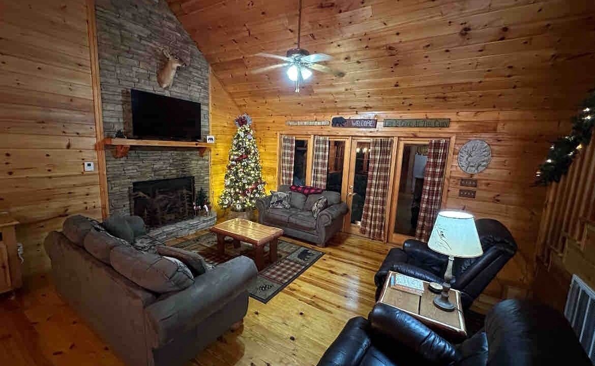 Photo of Livingroom in Walnut Mountain