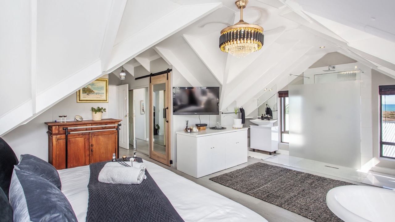Photo of Bedroom in Grotto Bay