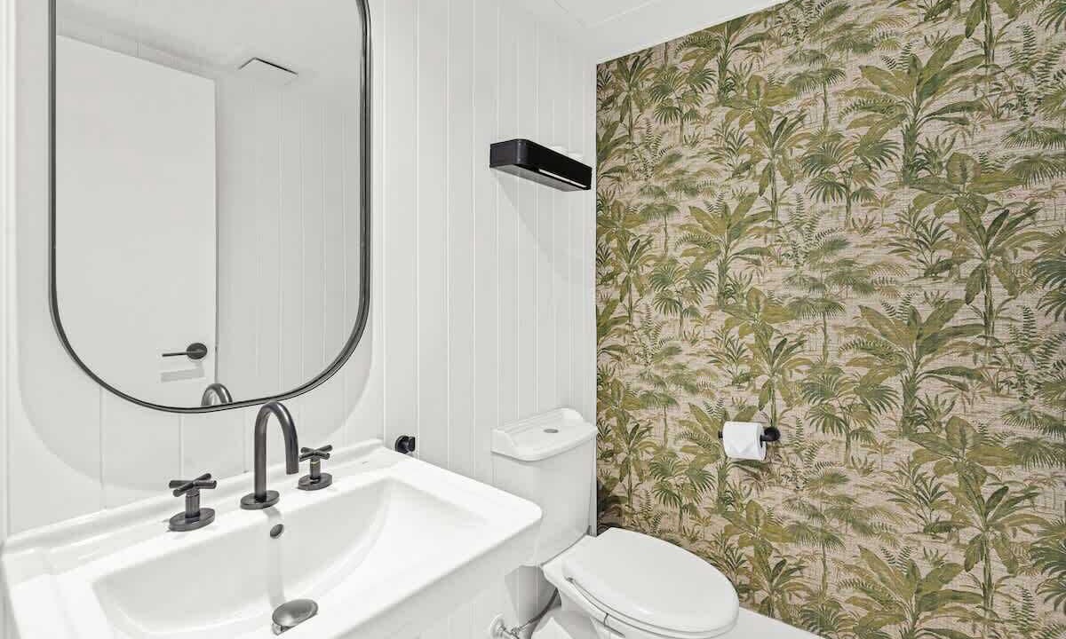 Photo of Bathroom in Main Beach