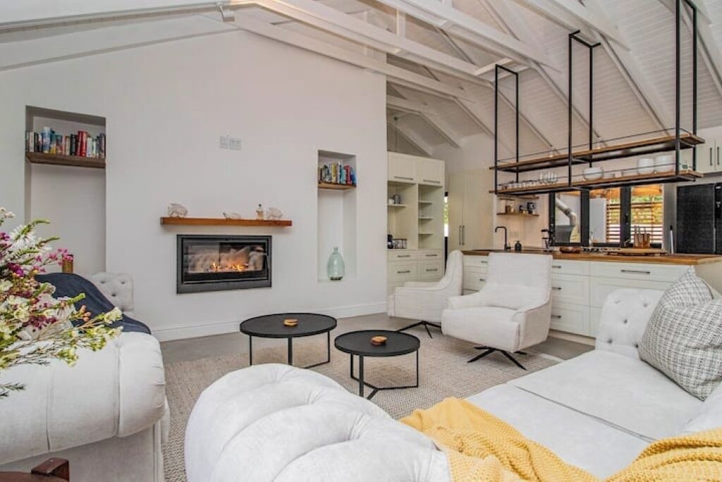 Photo of Livingroom in Stanford