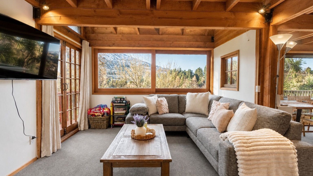 Photo of Livingroom in Arthur's Point