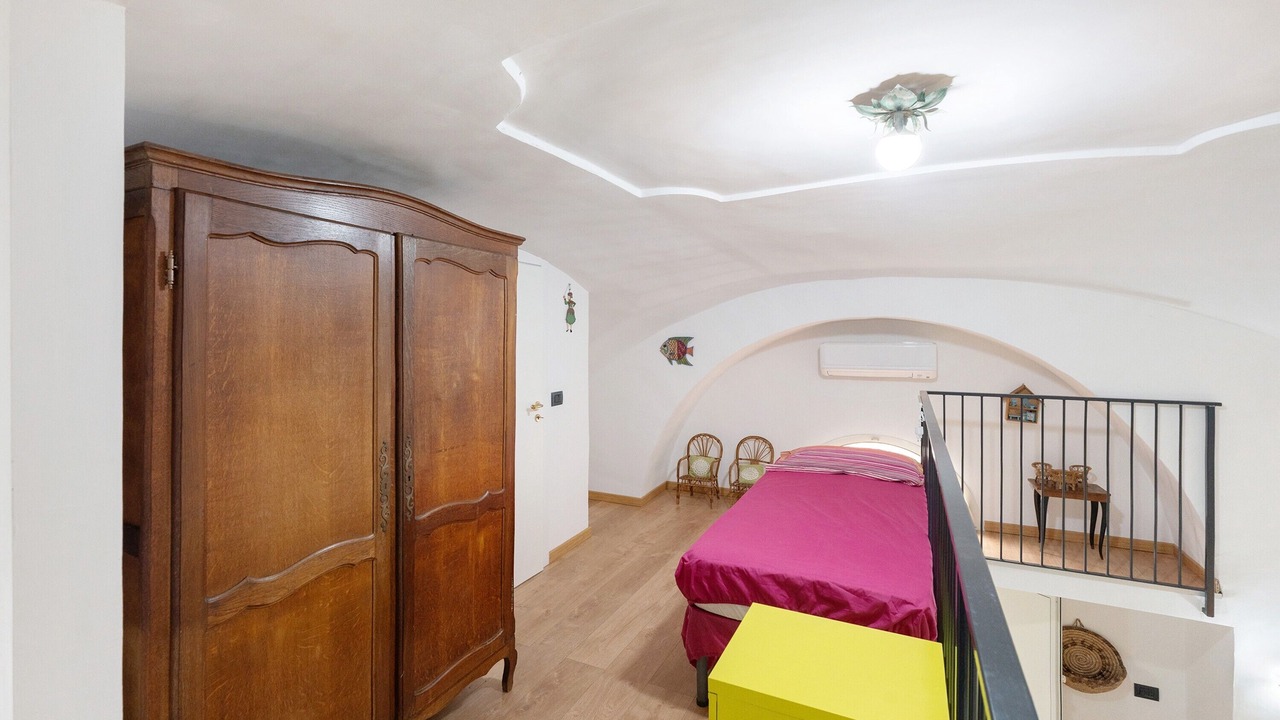 Photo of Bedroom in Meta