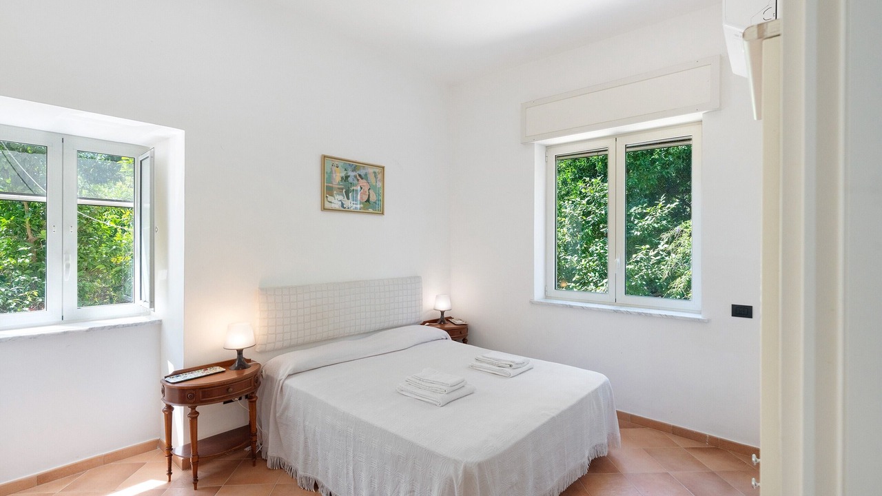 Photo of Bedroom in Meta
