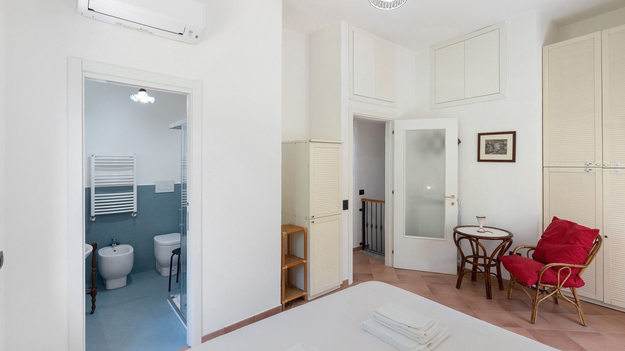 Photo of Bedroom in Meta