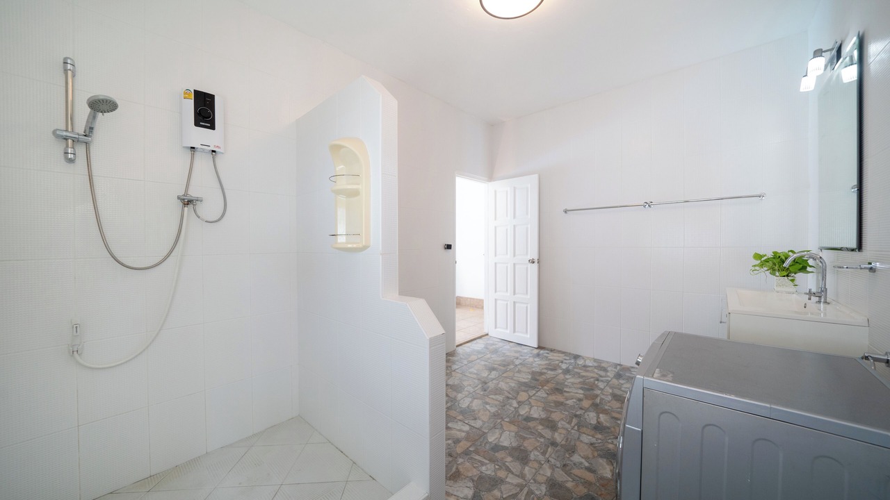 Photo of Bathroom in Kata