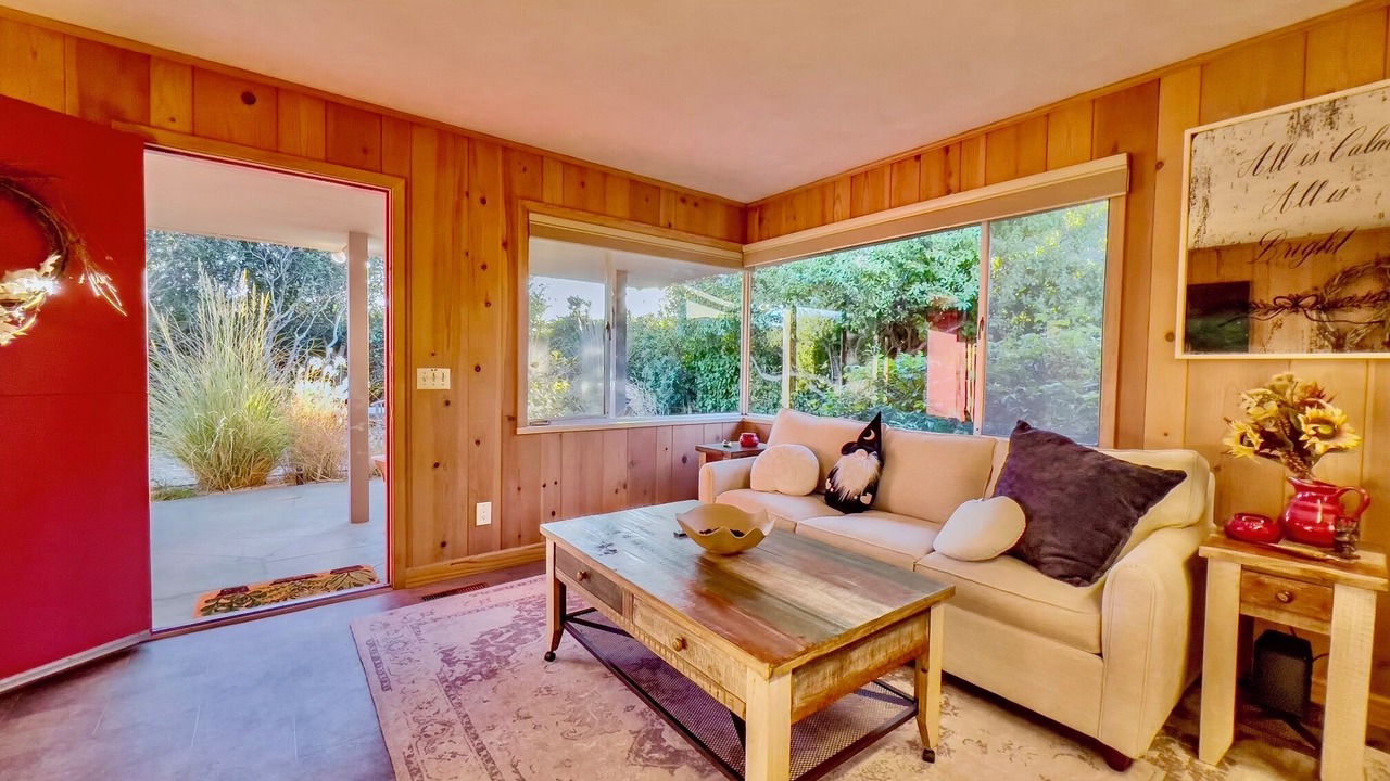 Photo of Livingroom in Carmel Point