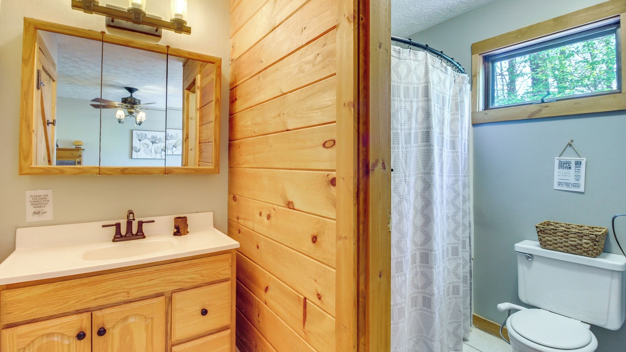 Photo of Bathroom in Walnut Mountain