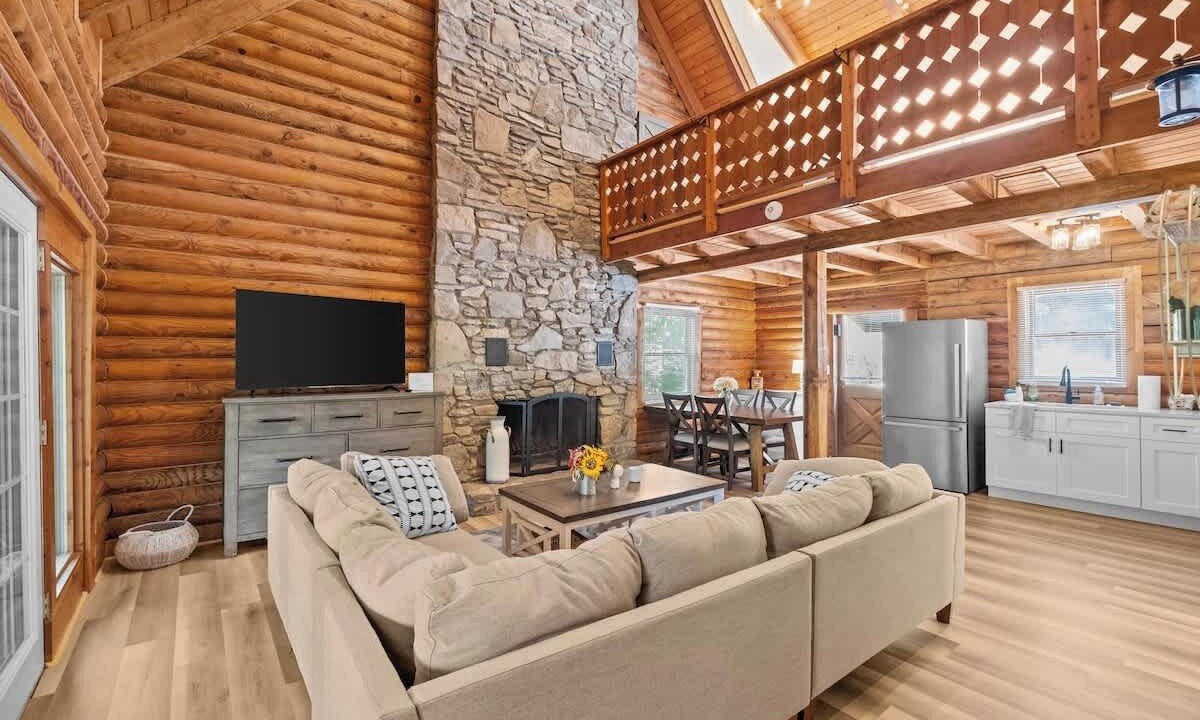 Photo of Livingroom in Old Fort