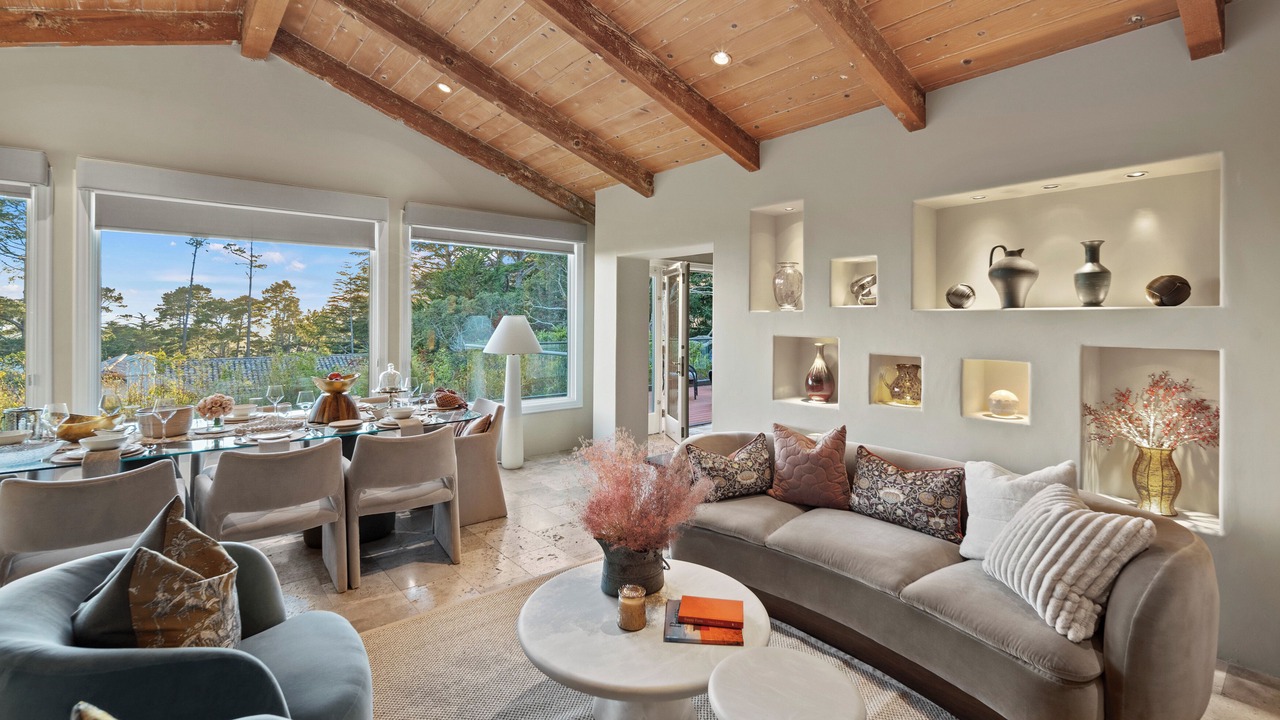 Photo of Livingroom in Del Monte Forest