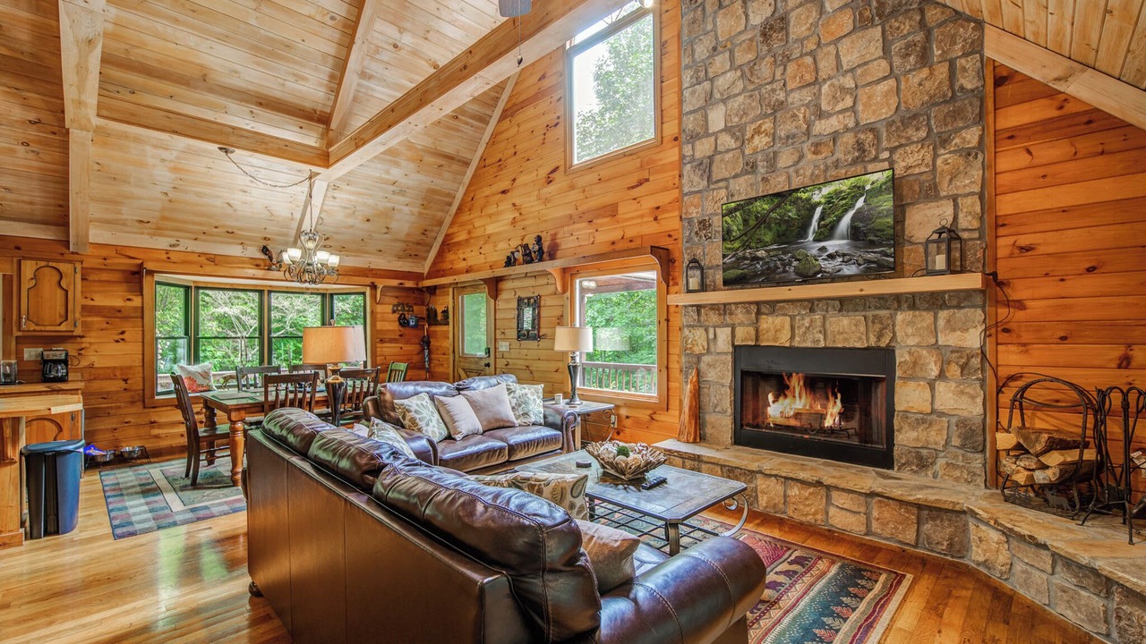 Photo of Livingroom in Foxfire Estates