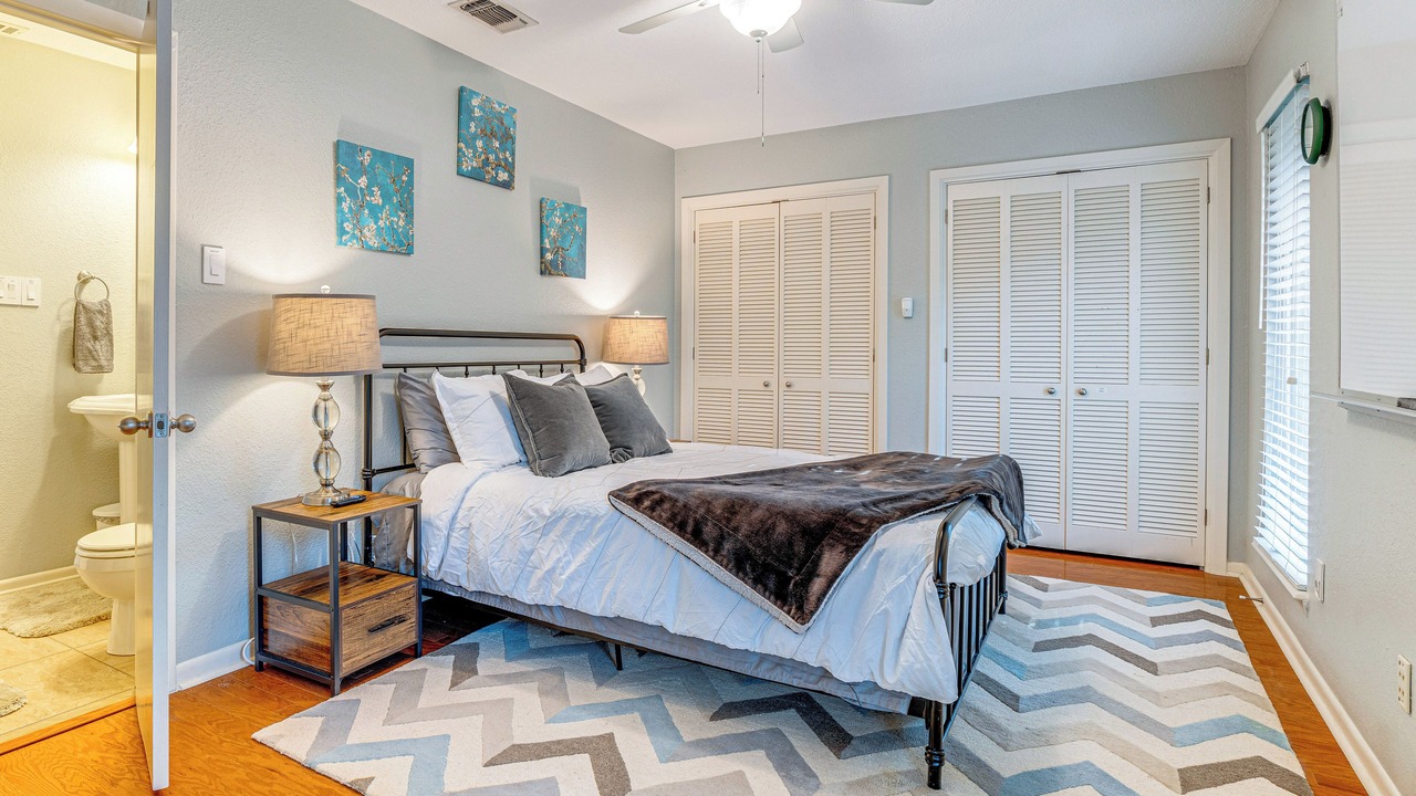 Photo of Bedroom in McNeil