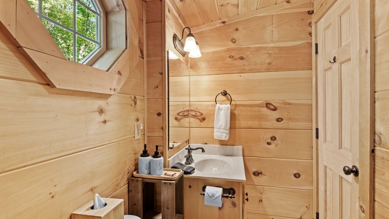 Photo of Bathroom in Beech Mountain